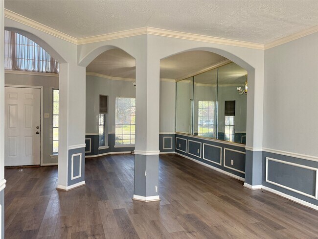 Building Photo - 8819 Diamond Lake Ln