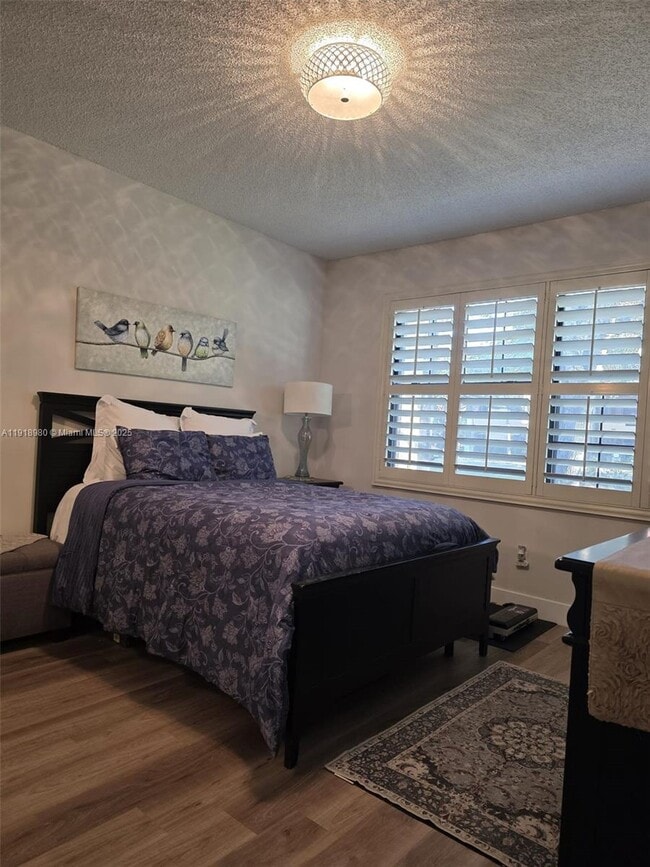 Building Photo - 15529 Miami Lakeway N