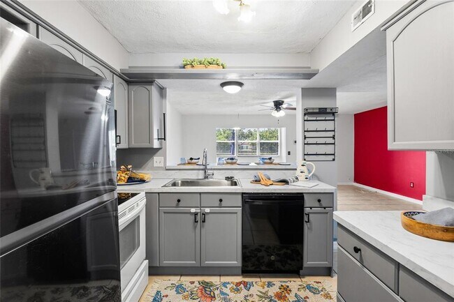 Building Photo - 4038 Cortez Dr