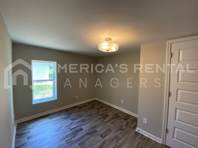 Building Photo - 3 Bedroom Home for Rent in Steele, AL!  DE...