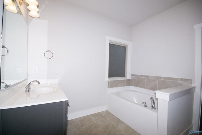 Building Photo - 28 Silky Oak Cir SW