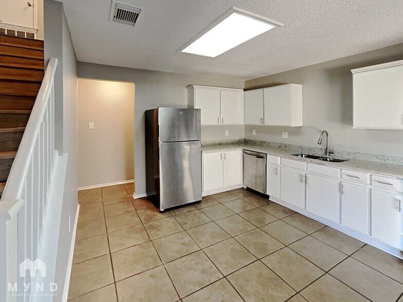 Building Photo - 9703 Cameron Creek