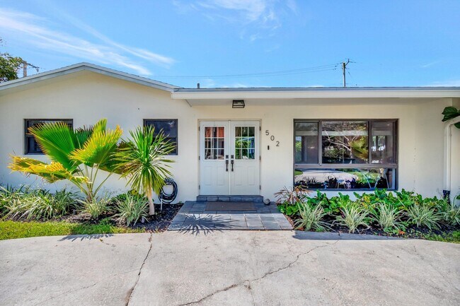 Building Photo - 502 SW 28th Ave