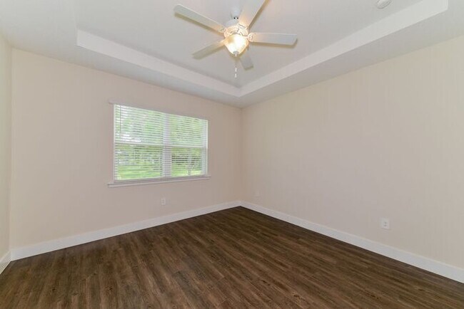 Building Photo - 4372 Laurina St