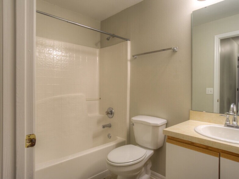 Building Photo - 7651 Harbor Lake Dr