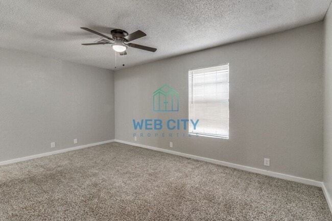 Building Photo - 245 Alexandria St