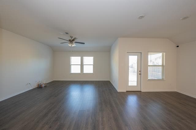 Building Photo - 400 Willow View Way