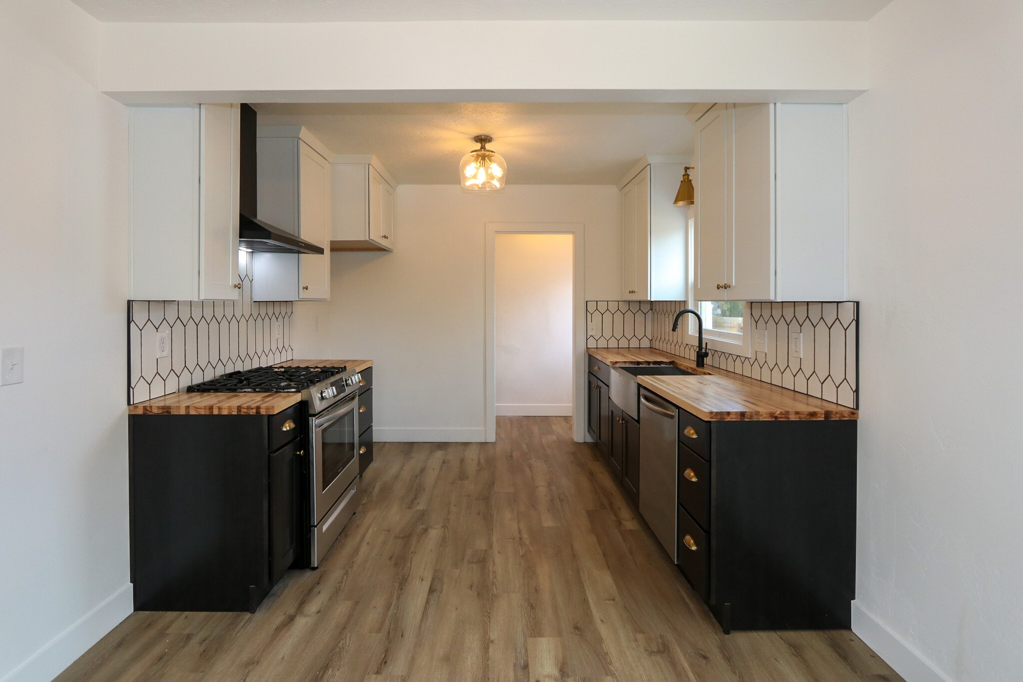 Building Photo - 1058 S Roberta St