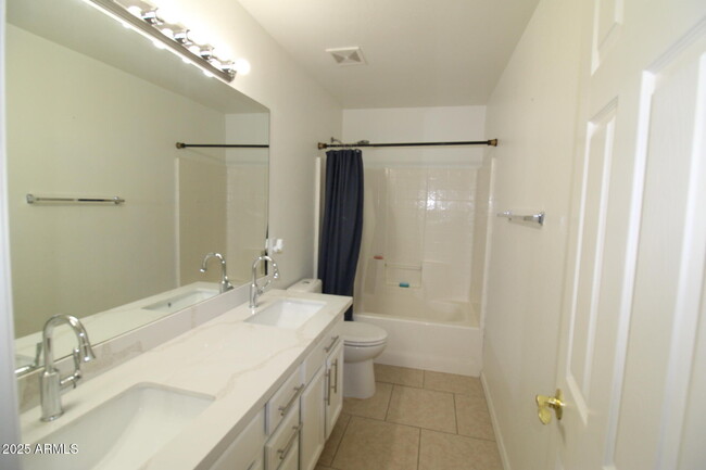Building Photo - 14334 W Avalon Dr