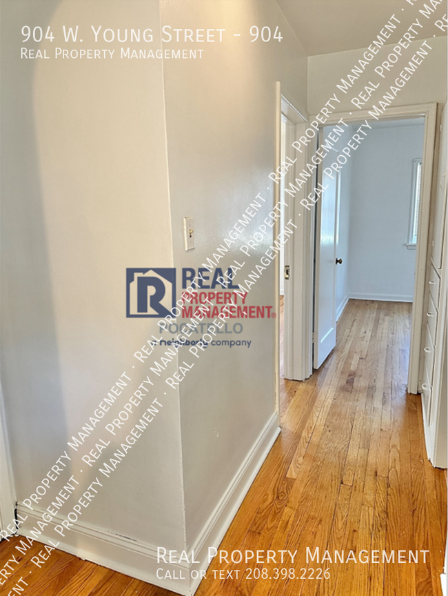 Building Photo - MOVE IN SPECIAL - Newly remodeled 2 bed 1 ...