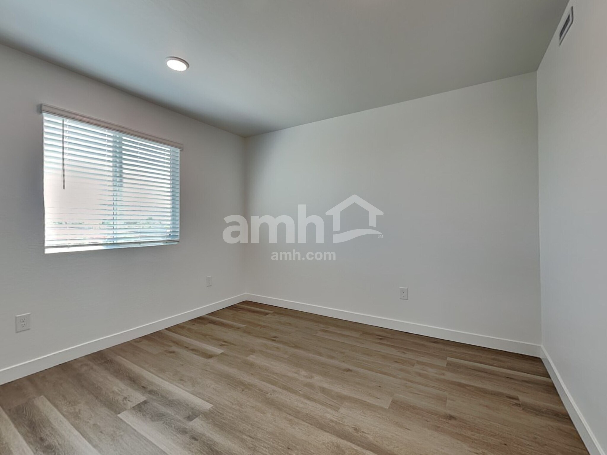 Building Photo - 9721 W Tamarisk Ave