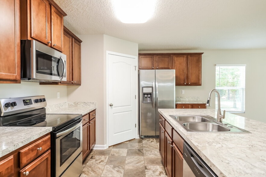 Building Photo - 11454 Carson Lake Dr