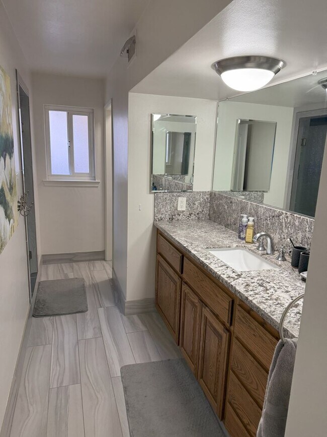 Building Photo - Beautiful Southside Los Banos Rental