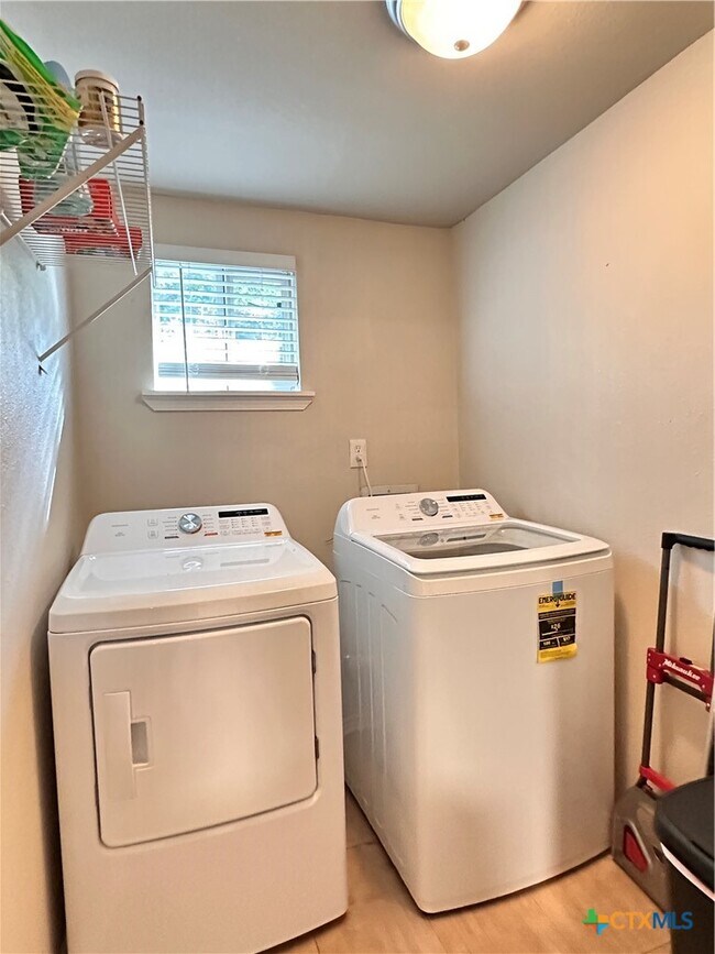 Building Photo - 511 McKie St