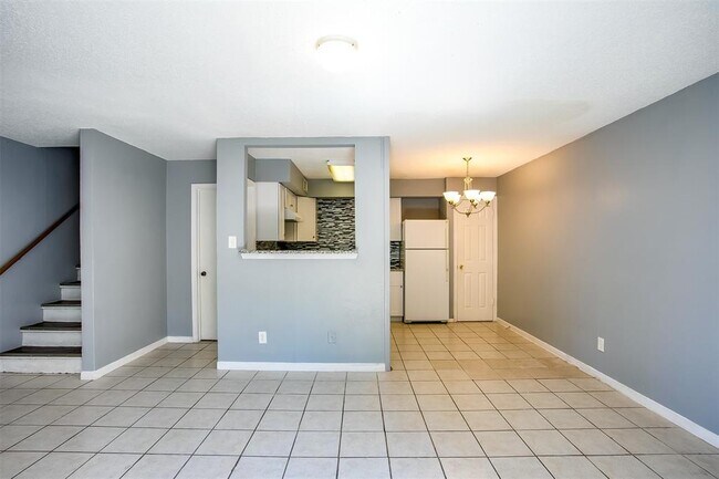 Primary Photo - 2215 Mission Hill Dr