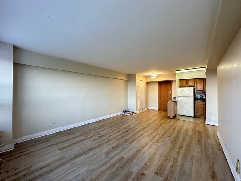 Building Photo - 4180 N Marine Dr