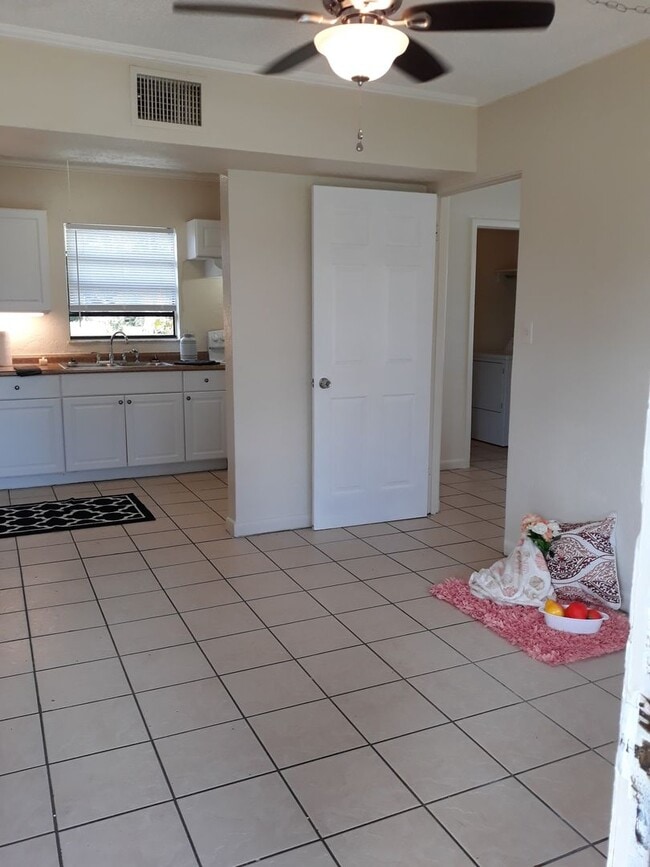 Building Photo - 2/1 CHULUOTA