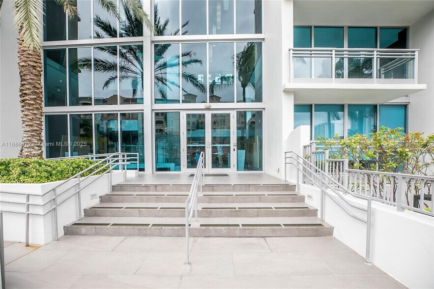 Building Photo - 2950 NE 188th St