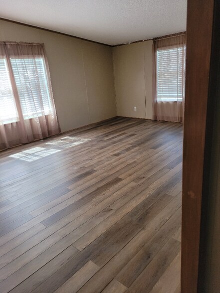 Building Photo - 135 Tesa Dr