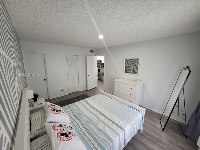 Building Photo - 1560 McKinley St