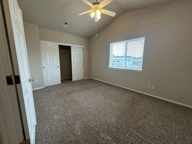 Building Photo - S0476