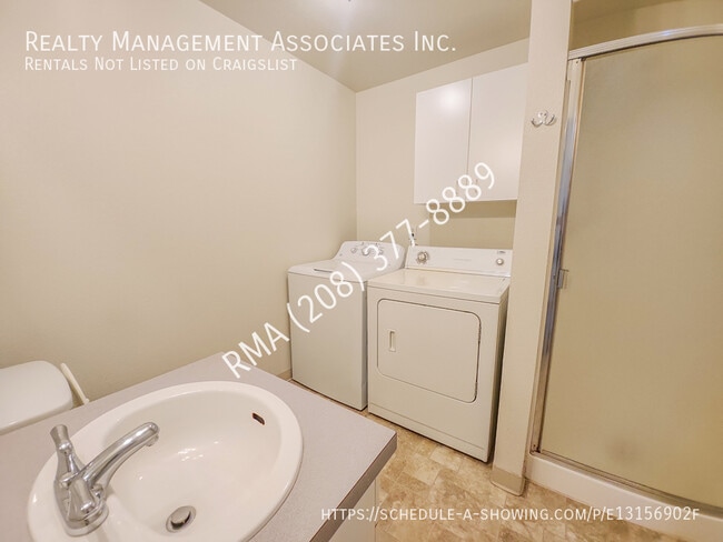 Building Photo - 835 N White Barn Rd