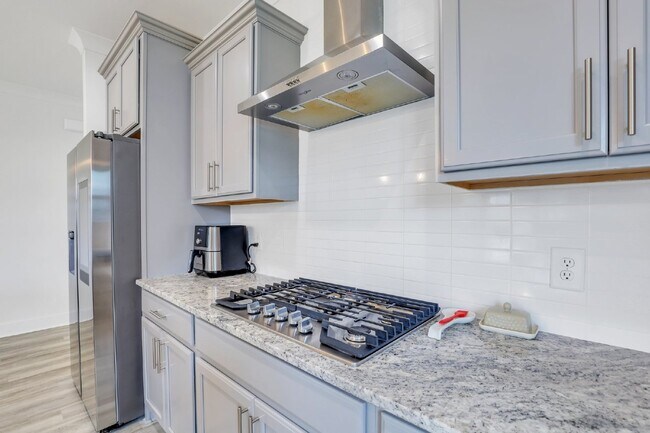 Building Photo - "Lagoon view in Lawton Station - Spacious ...