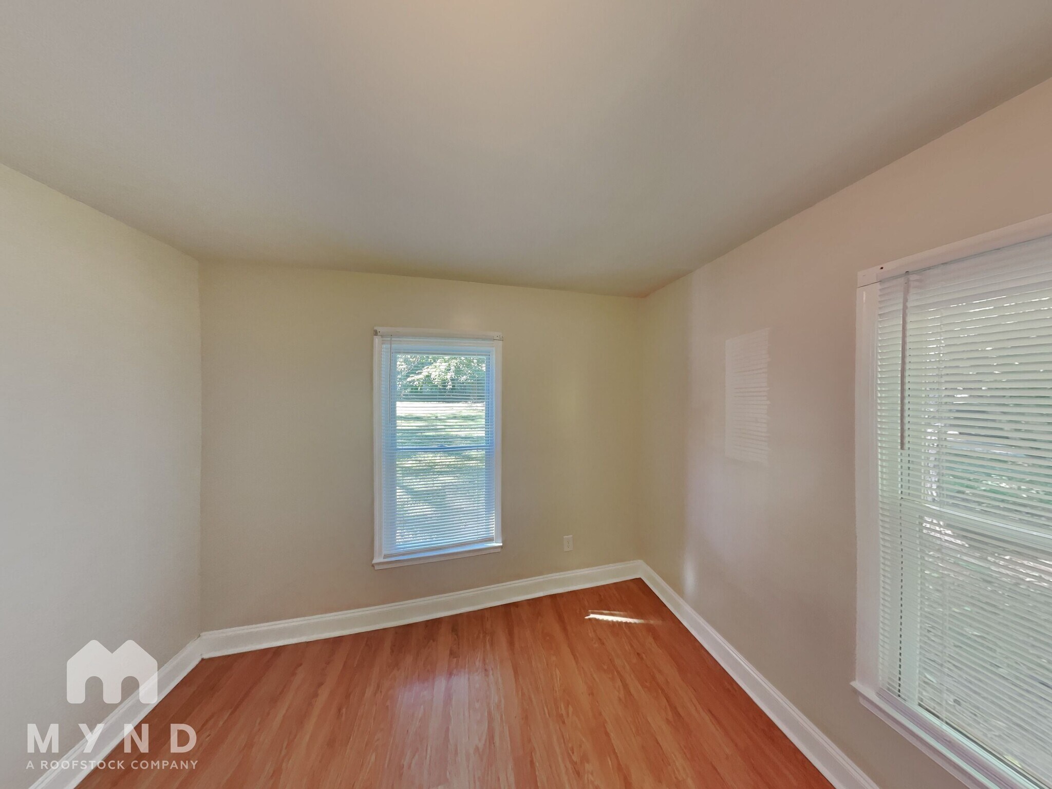 Building Photo - 2632 Shamrock Dr