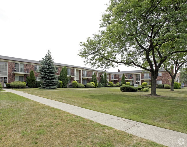 Building Photo - Val-Mar Manor