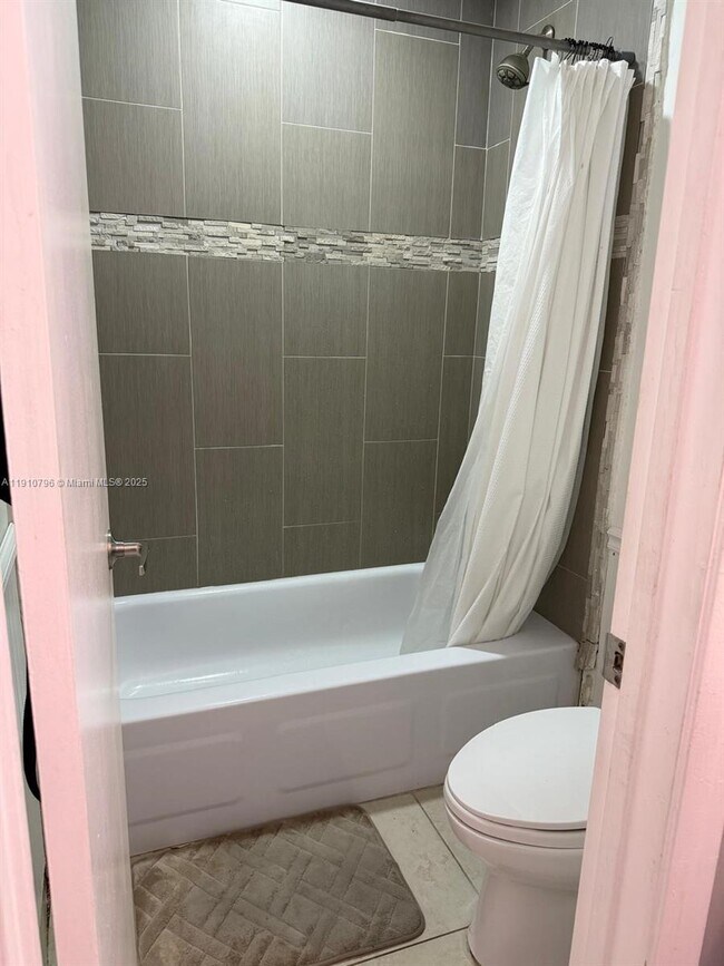 Building Photo - 4124 NW 88th Ave