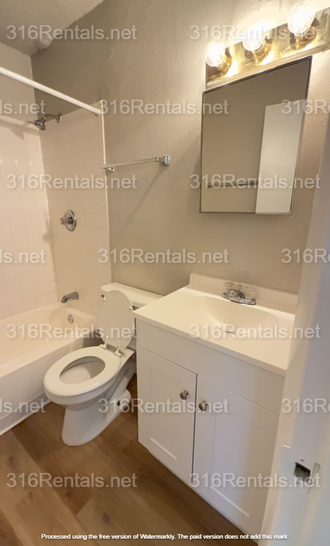 Building Photo - $675 - COMING SOON! SECTION 8/ Housing Voucher approved 2 bedroom / 1 bathroom - Newly remodeled ...