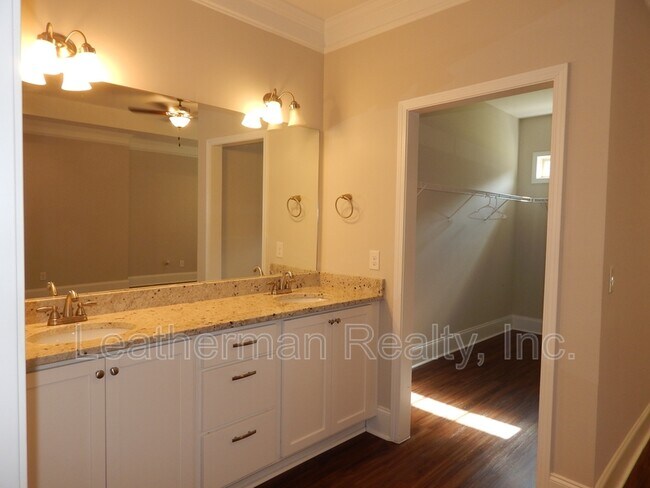 Building Photo - 408 Senate St