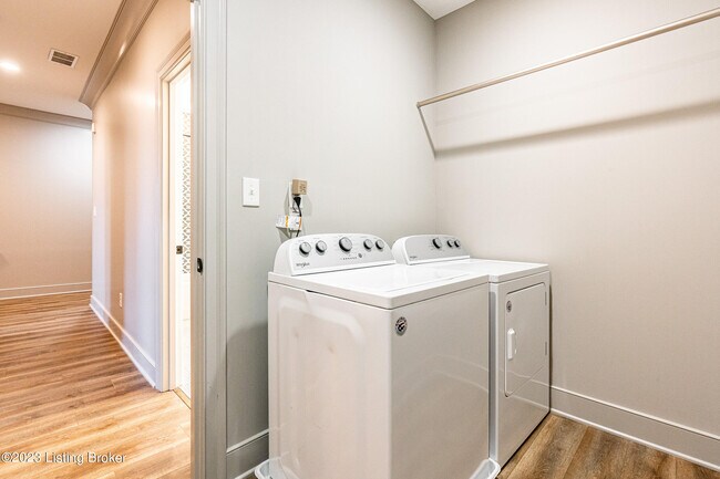 Building Photo - 10506 Meeting St