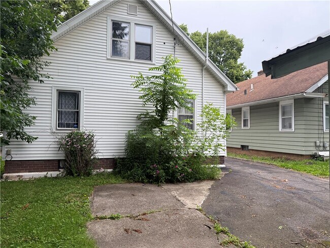 Building Photo - 197 Rossiter Rd