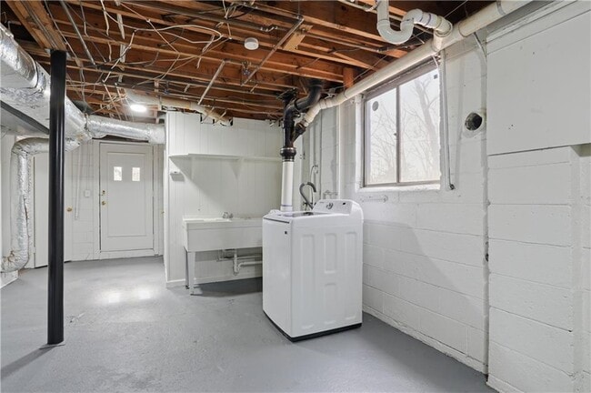 Building Photo - 2467 Elmwood Cir SE