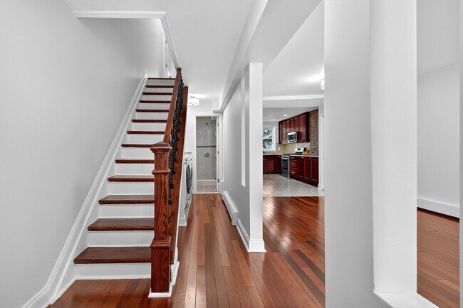 Building Photo - 382 Webster Ave