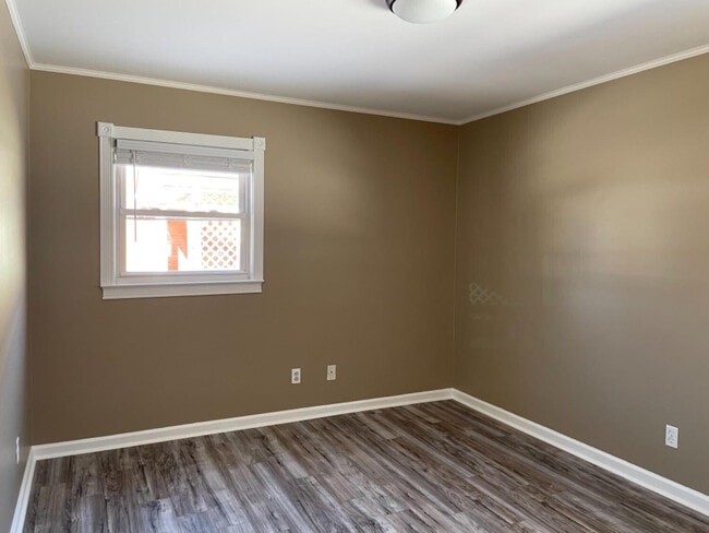 Building Photo - 2470 Millbrook Dr