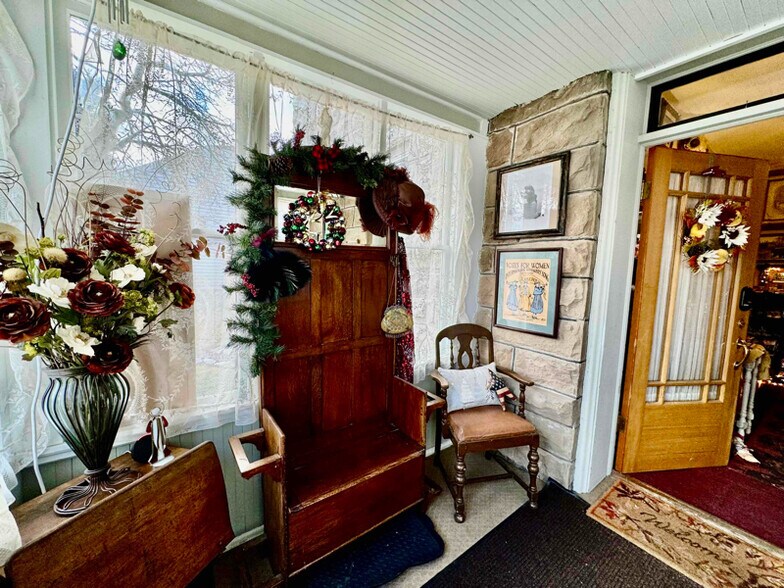 Building Photo - 425 S Washington St