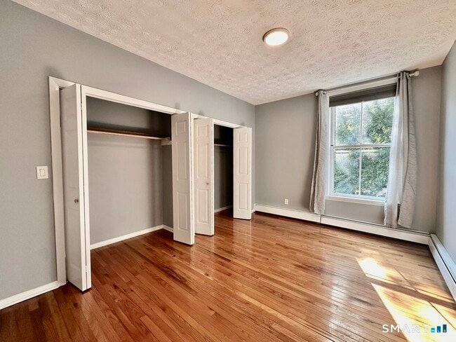 Building Photo - 46 Warren St