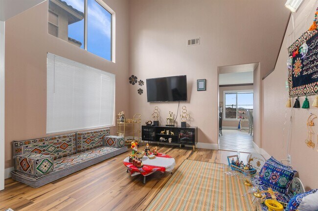 Building Photo - 10394 Valley Waters Dr