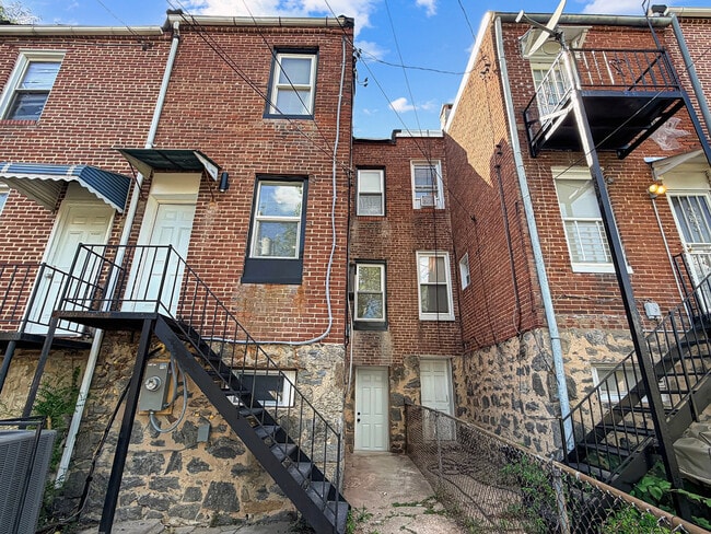 Building Photo - 2915 Kirk Ave