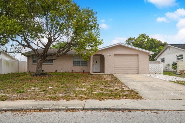 Building Photo - 4818 Dogwood St