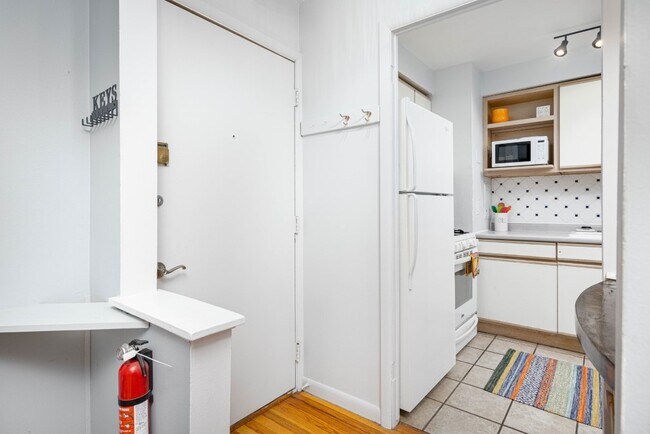 Building Photo - 1209 Island Dr