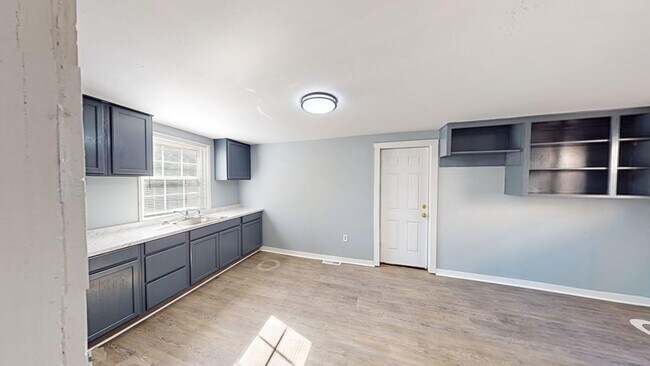 Building Photo - 3 Bedrooms, Newly updated!