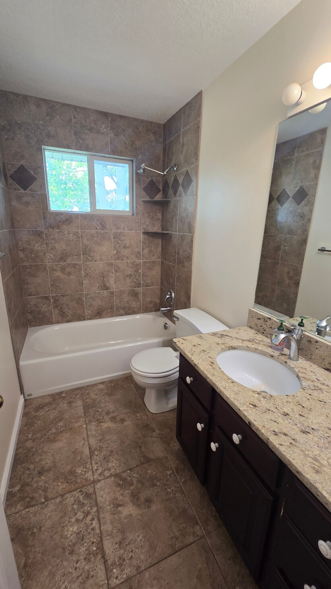 Building Photo - 1117 E 200 S