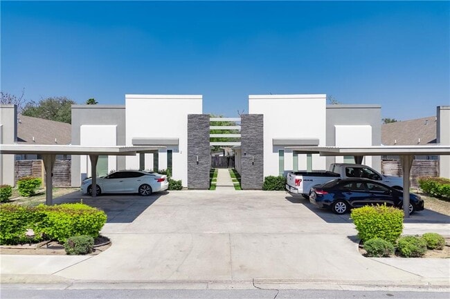 Primary Photo - 20 West Dr