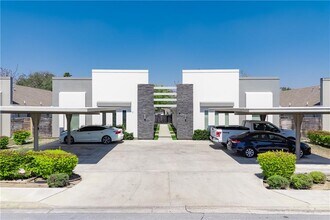 Building Photo - 20 West Dr