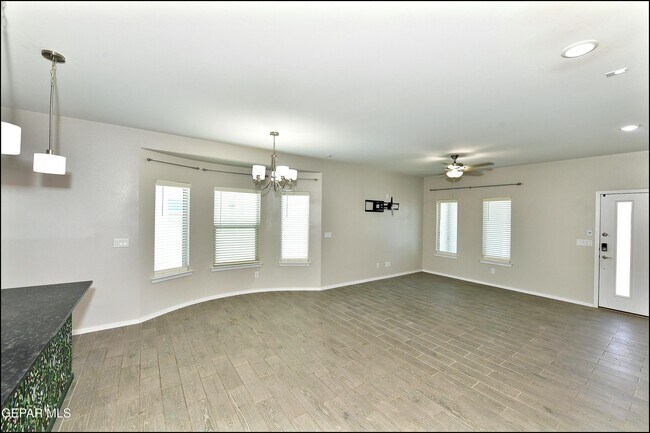 Building Photo - 541 Paseo Modesto Dr