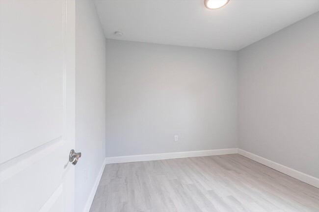 Building Photo - BRAND NEW Construction, 3 bed / 2 bath Ren...