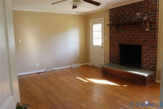 Building Photo - 1301 Canterbury Ln